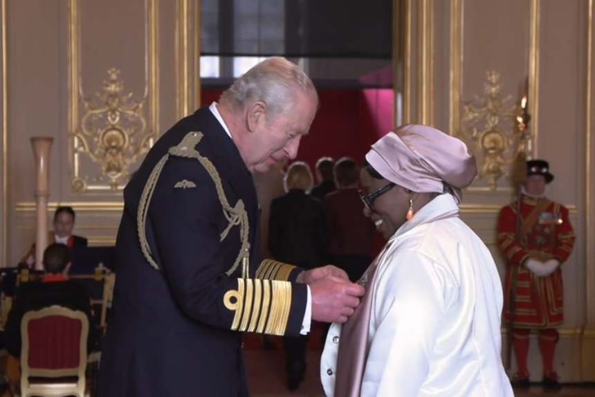 The King giving Funmi her award